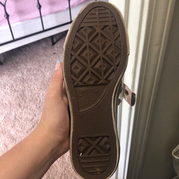 Gray converse - Picture 2 of 2